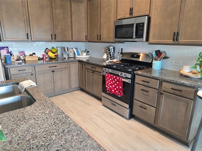 Foto del edificio - 911 Acorn Trail Pl