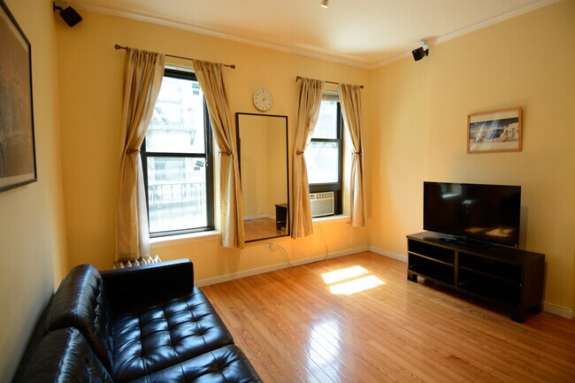 Interior Photo - 58 W 105th St