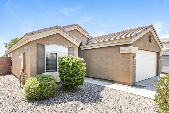 Building Photo - 5704 S 32nd Dr