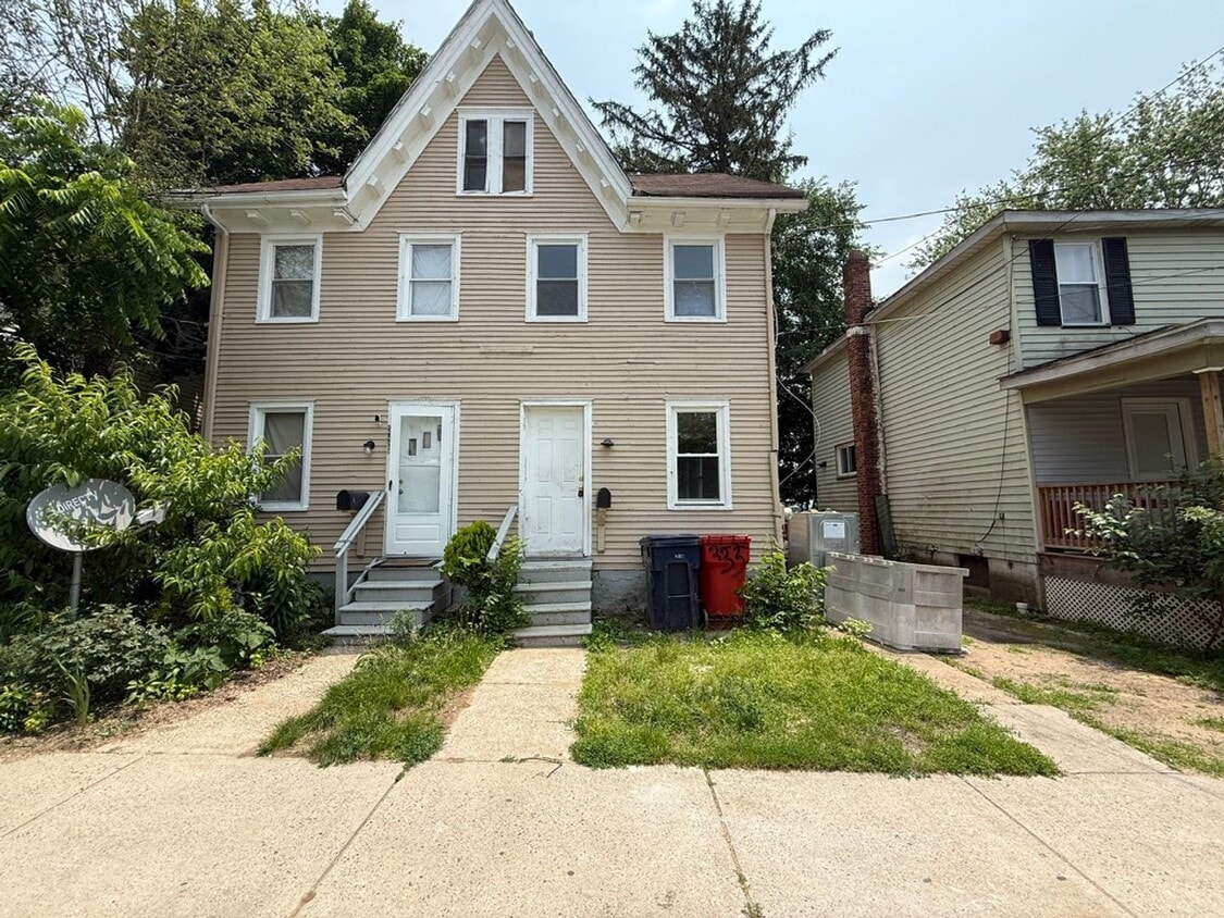 Primary Photo - Updated 2 Bedroom Home FOR RENT in Bridget...