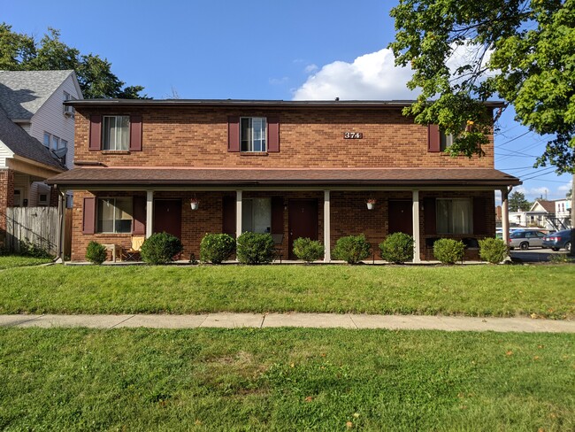Foto del edificio - 374 E Tompkins St