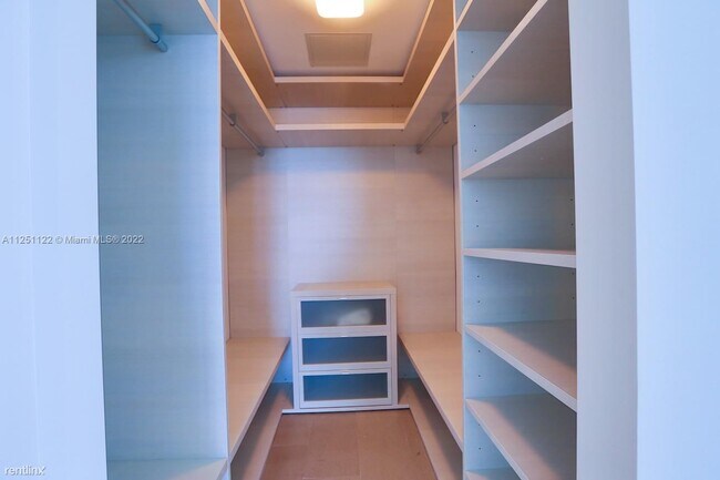 Foto del edificio - 2 br, 2 bath Condo - 68 SE 6th St Apt 3310