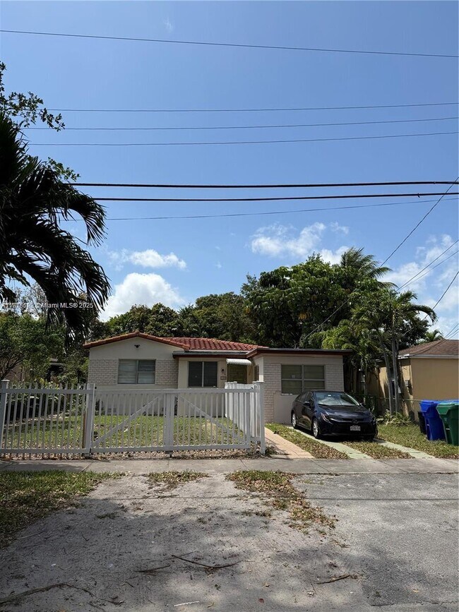 Foto del edificio - 110 SW 64th Ct