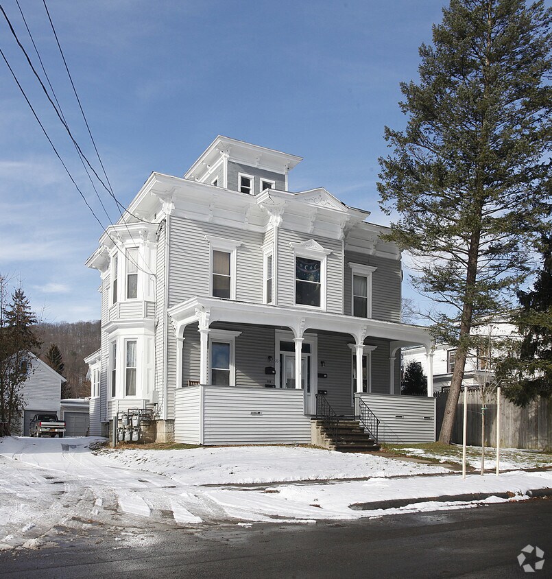 Primary Photo - 23 Watkins Ave