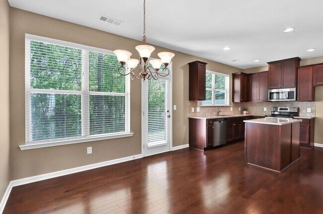 Building Photo - 5860 Vinyard Ln