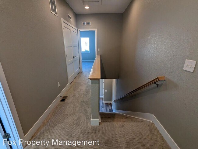 Building Photo - 2 br, 3 bath House - 624 15th Avenue