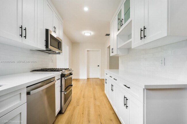Building Photo - 5970 SW 16th St