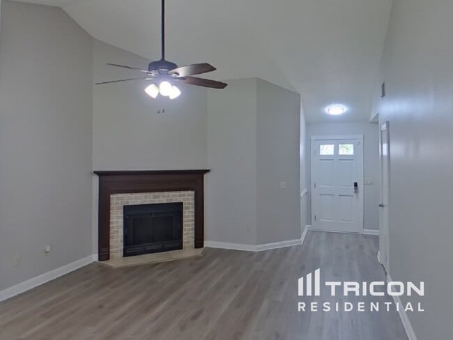 Building Photo - 2015 Branch Tree Ln