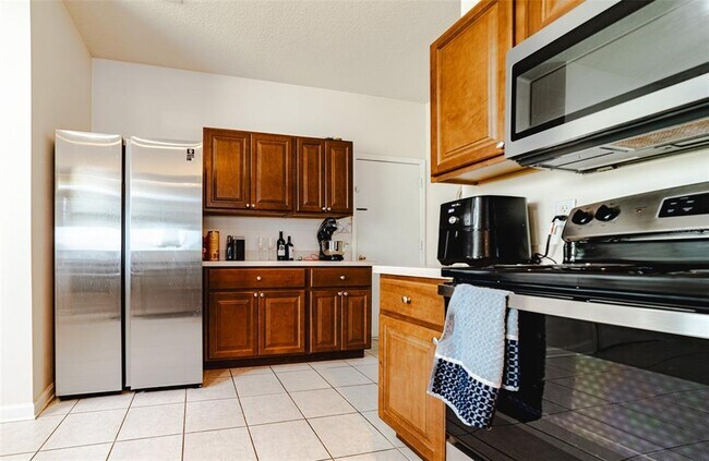 Building Photo - 4815 Pond Ridge Dr