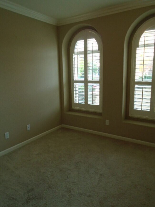 Foto del edificio - BEAUTIFUL 2 STORY IN WEST ROSEVILLE! 4 BEDROOM, 3 BATH, 3 CAR GARAGE, WITH LOW MAINTENANCE YARD!