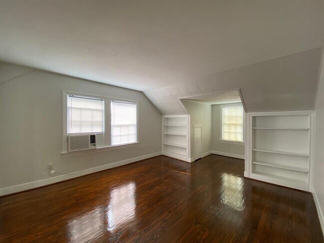Building Photo - 2714 Carrolton St