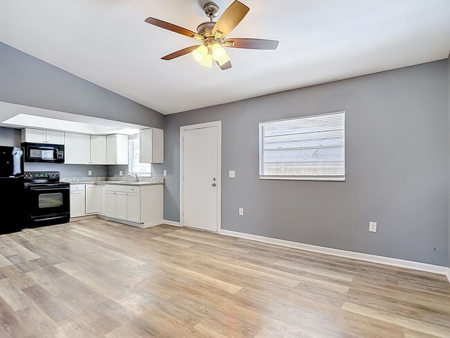 Building Photo - 65th Terrace N - Triplex