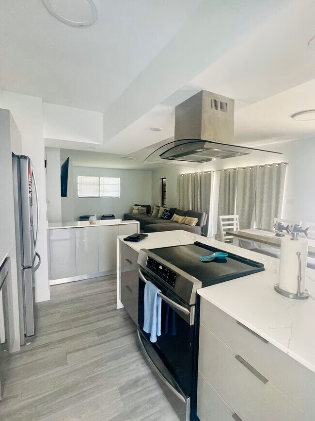 Building Photo - 237 2nd Rd