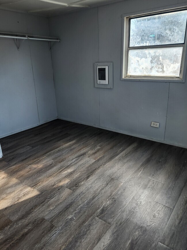 Building Photo - 619 Broad Ln