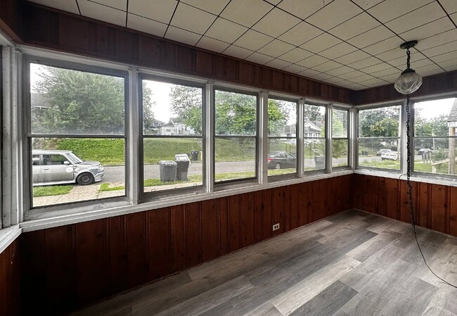 Foto del edificio - 229 E Fairview Ave