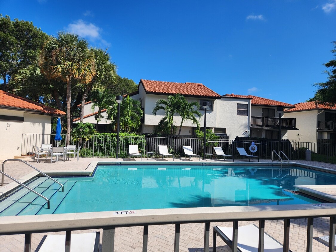 Primary Photo - 5705 Fox Hollow Dr