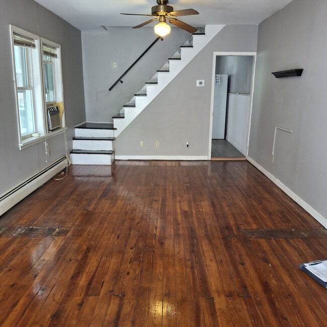 Building Photo - 817 Ridge St