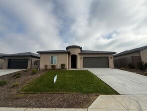 Building Photo - Modern 4-Bedroom Home in Northeast Bakersfield