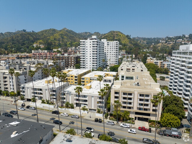 Building Photo - Regency Manor