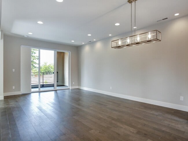 Building Photo - 1710 SE Ramona St