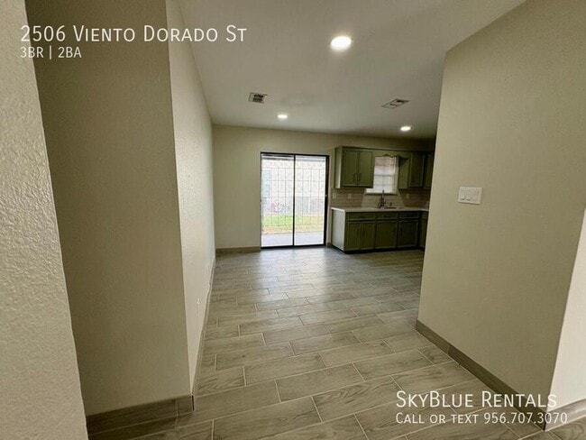Building Photo - 2506 Viento Dorado St