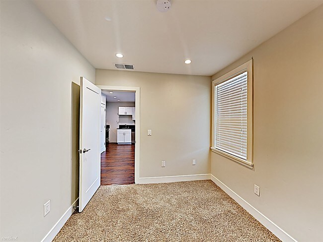 Building Photo - 1 br, 1 bath  - 1325 18th St Apt 302 Apt 302