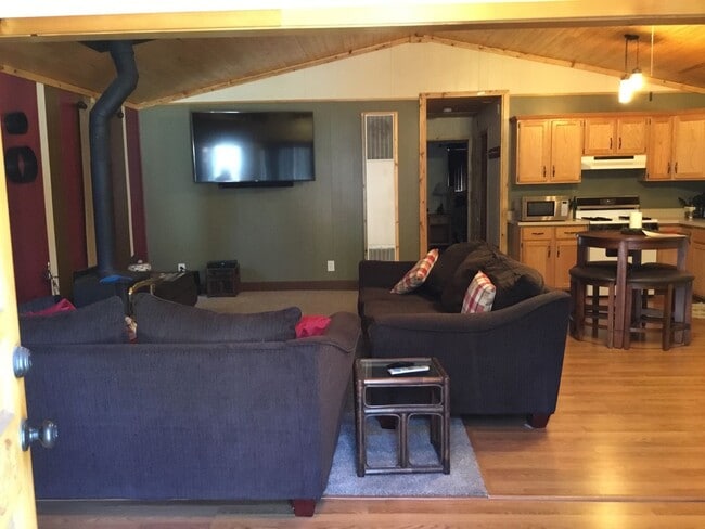 Building Photo - Big Bear Lake- 2 Bedroom 2 Bath Cabin
