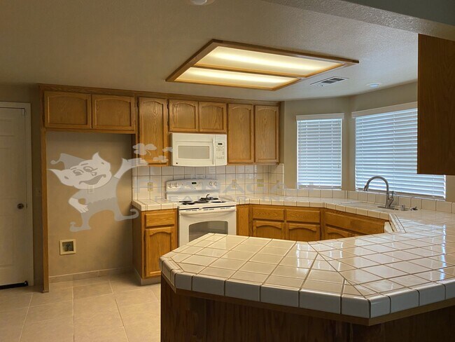 Building Photo - Beautiful 3 bedroom/ 2 bathroom home