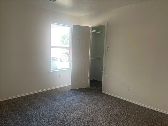 Foto del edificio - 644 Garner Ct