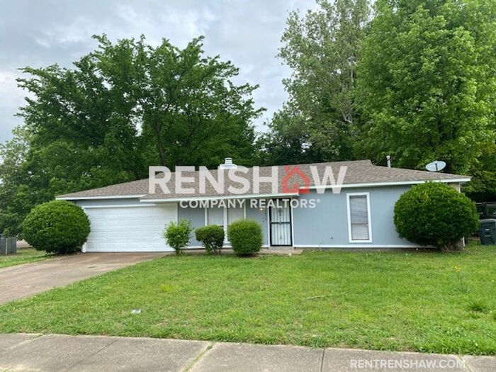 Classic 3/2 In Hickory Hill Now Available! House for Rent in Memphis