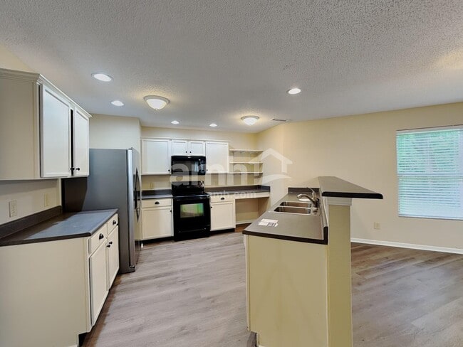 Building Photo - 10395 Butler Dr