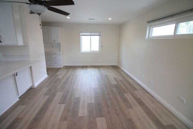 Foto del edificio - Large 1 bedroom oversized unit with ocean ...