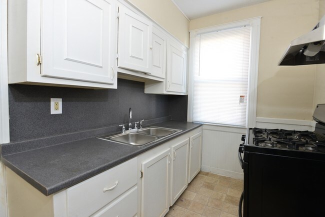 Building Photo - 62 McMillen St
