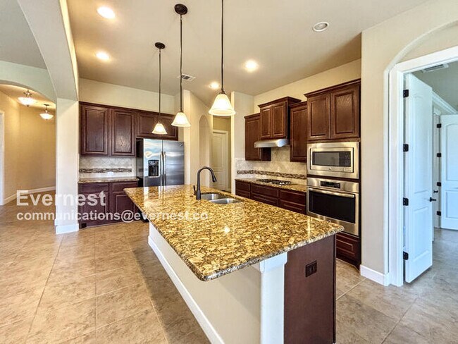 Foto del edificio - 204 Brantley Lake Ln