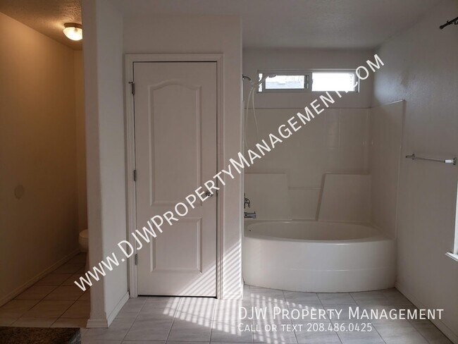 Foto del edificio - 4439 N Tempest Way