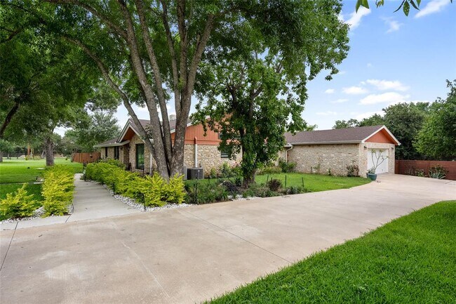 Foto del edificio - 301 Oak Ridge Rd