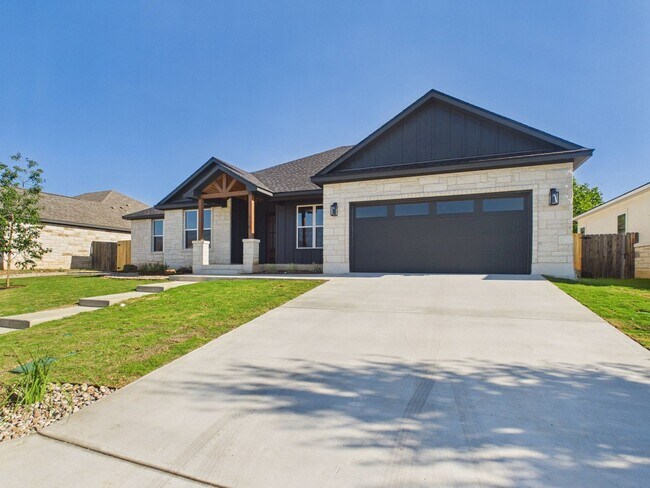 Building Photo - 4 Bedroom, 2.5 Bath Home with Luxury Finishes, Statement Kitchen & Private Primary Suite