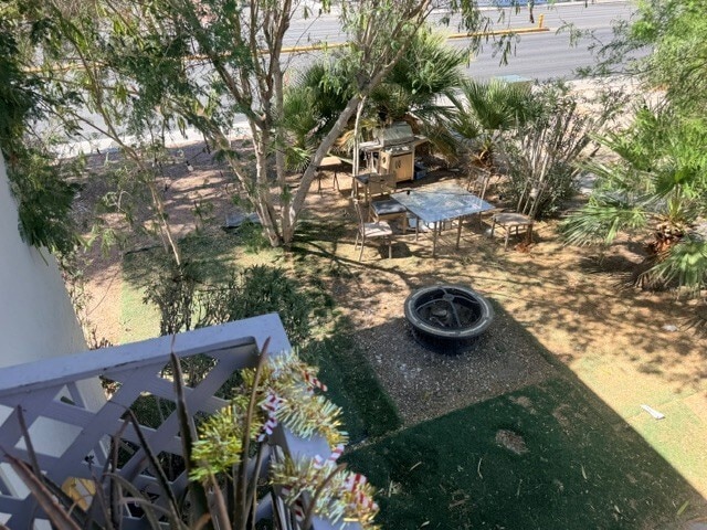 Patio exterior compartido - 1486 E Desert Inn Rd