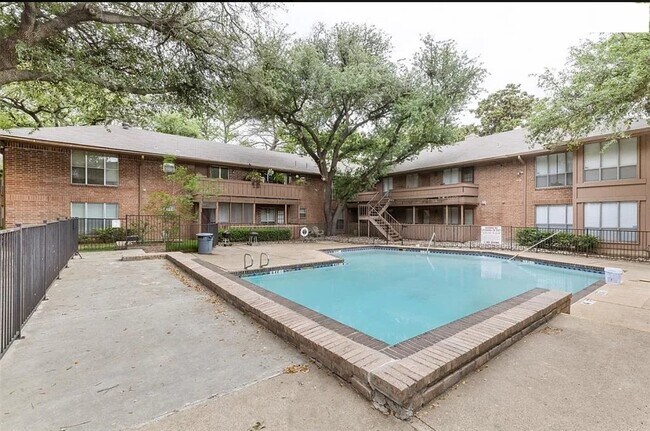 Foto del edificio - 10566 High Hollows Dr