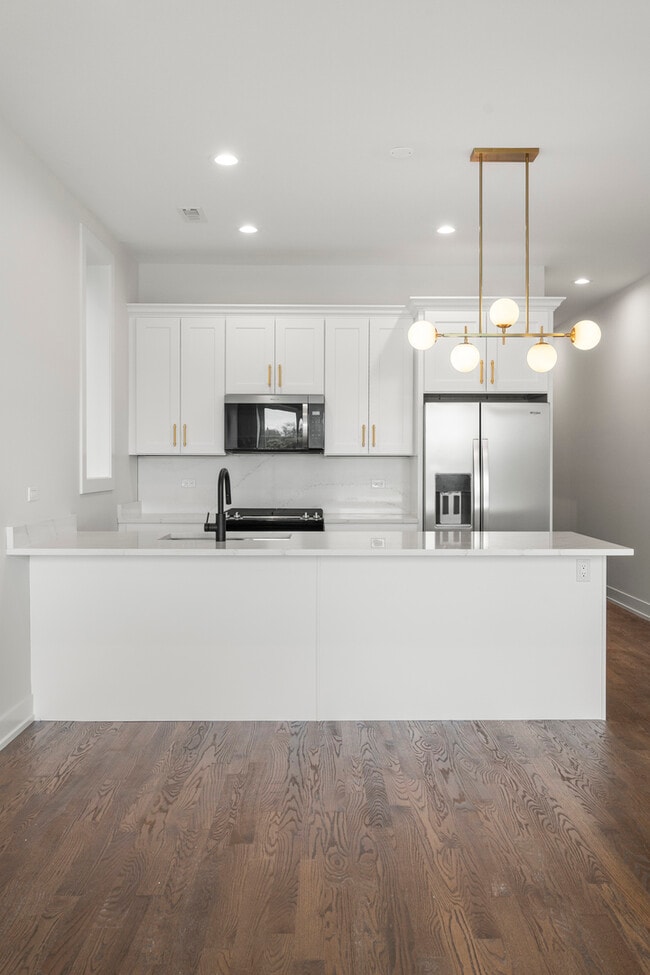 Foto del edificio - 420 E 50th Pl