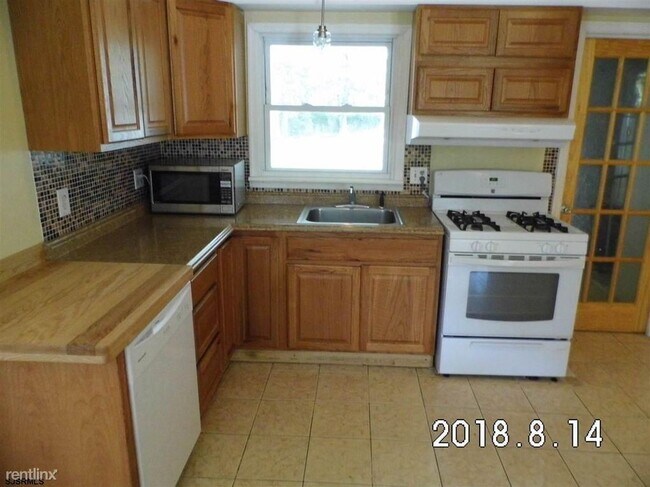 Foto del edificio - 5 br, 3 bath House - 16 Linda Lane