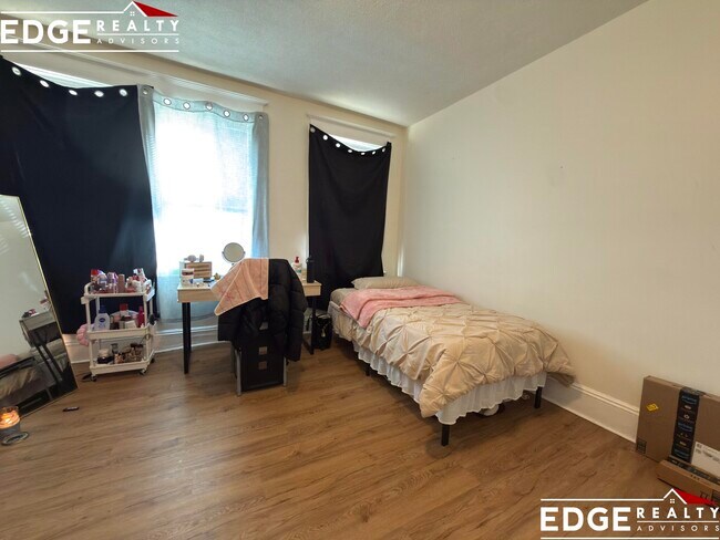 Foto del edificio - 56 Park Vale Ave