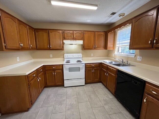 Building Photo - Renovated 3 Bedroom 2 Bath Home for Rent!!