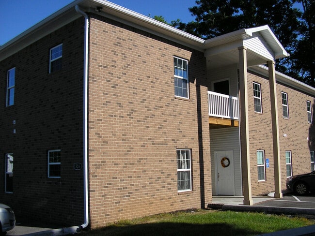 Building Photo - 526 Dennis Way