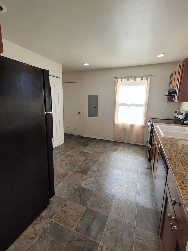 Building Photo - Ephrata House with Garage & Fenced Yard