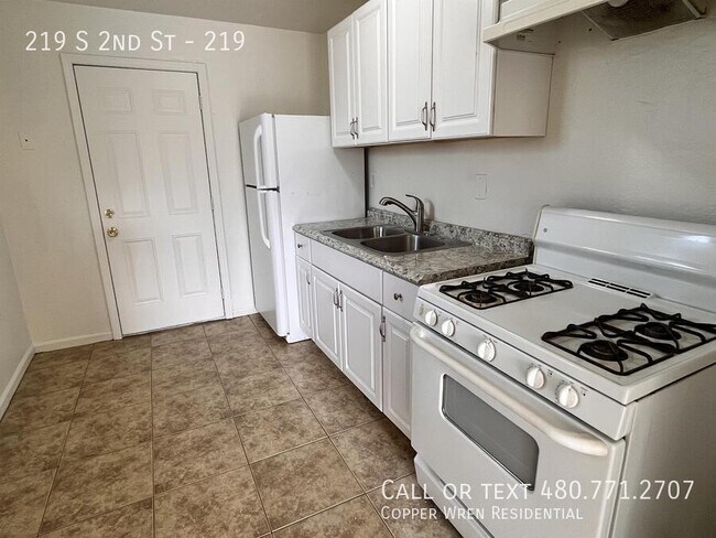 Foto del edificio - 219 S 2nd St