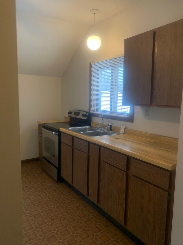 Cocina - 210 N Sophie St