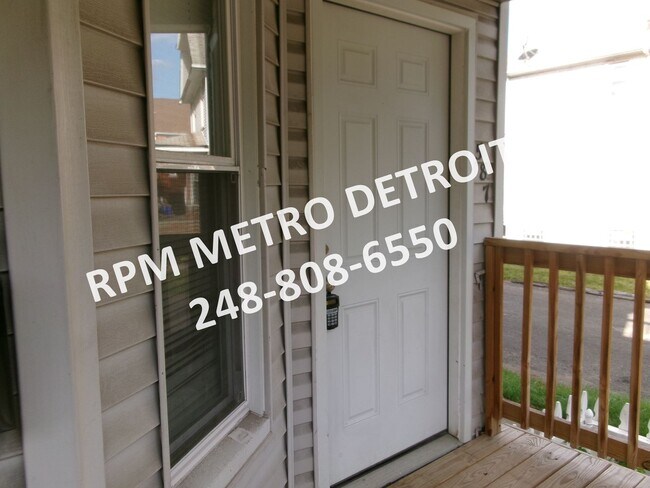 Foto del edificio - LOWER LEVEL DUPLEX IN DETROIT