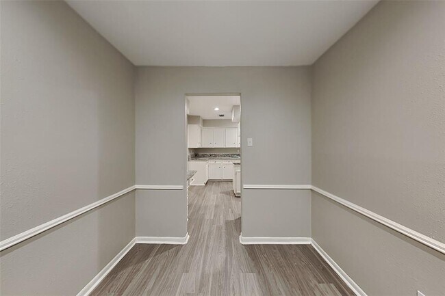 Building Photo - 2318 Turtle Creek Dr