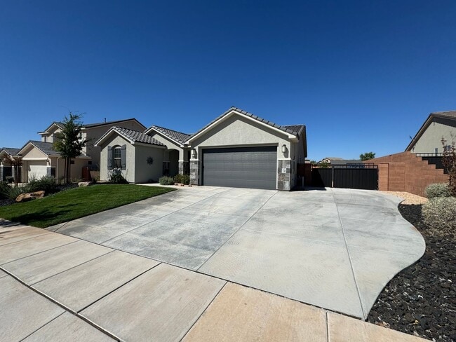 Foto del edificio - Perfect home with open space all around!  ...
